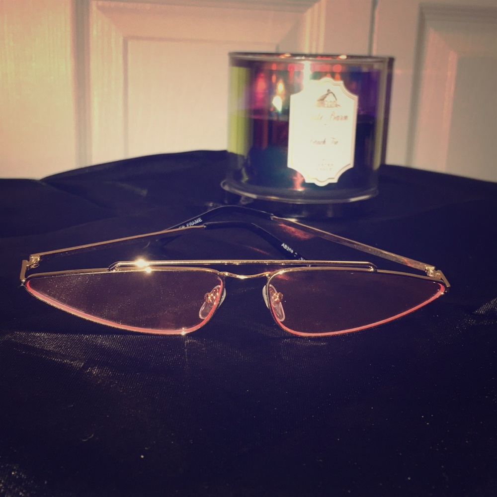 Gold Frame w/ Pink Lenses Fashionable Glasses ⚜️💗